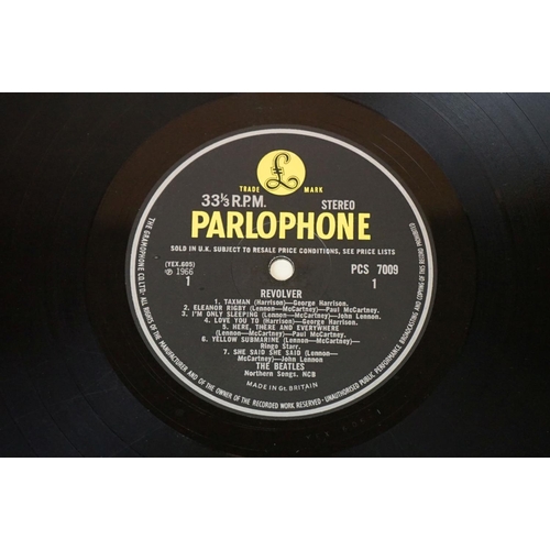 395 - Vinyl - 2 copies of The Beatles Revolver (PMC 7009 / PCS 7009) mono/stereo.  The Gramophone Co Ltd a... 