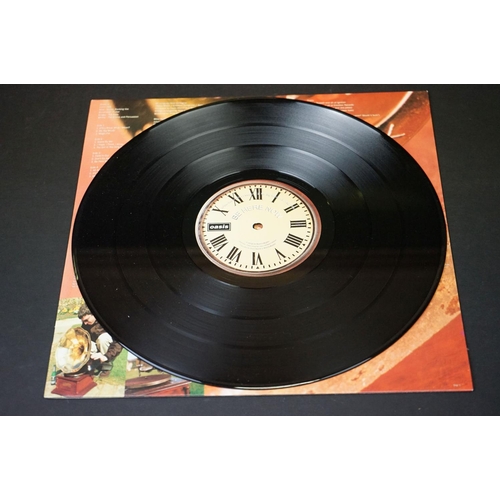 536 - Vinyl - Oasis Be Here Now fan club only box set release on Creation Records CRELP 219.  Box Vg, Viny... 