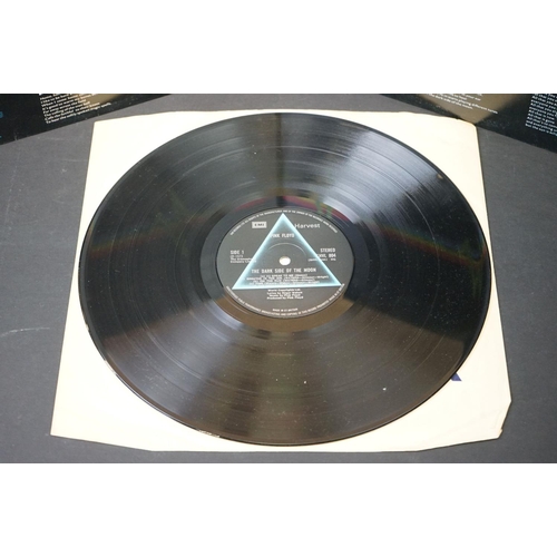 336 - Vinyl - Pink Floyd Dark Side Of The Moon on Harvest SHVL 804.  Right hand opener, stickered sleeve, ... 