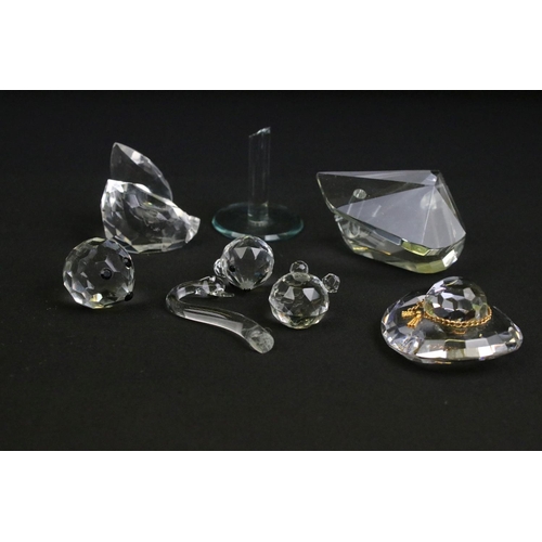 82 - Collection of cut glass ornaments to include a swan, lidded pot, small vase etc. Some AF.