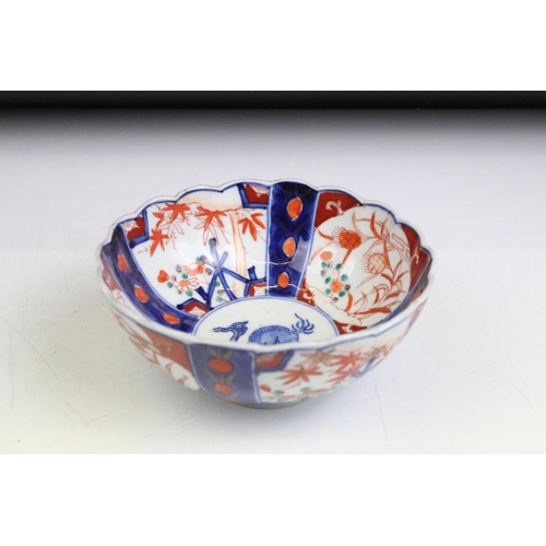 84 - Collection of five pieces of Oriental ceramics, comprising: an Imari pattern bowl of lobed form, cen... 