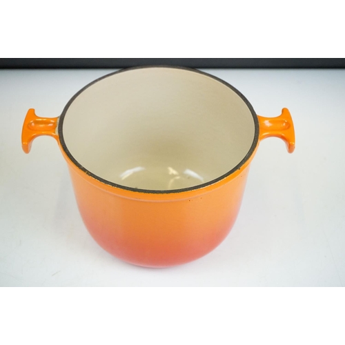 126 - Le Creuset cast iron fondue set complete with stand, burner and twelve sticks. Measures 21 x 22cm.