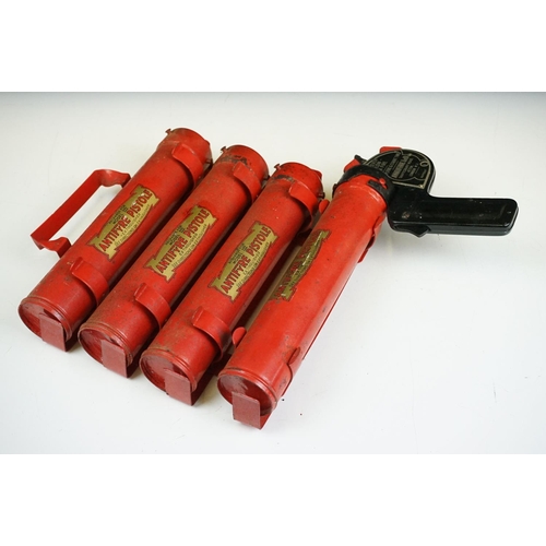 167 - WWII second world war era antifyre pistole model III fire extinguisher having four cannisters. Measu... 