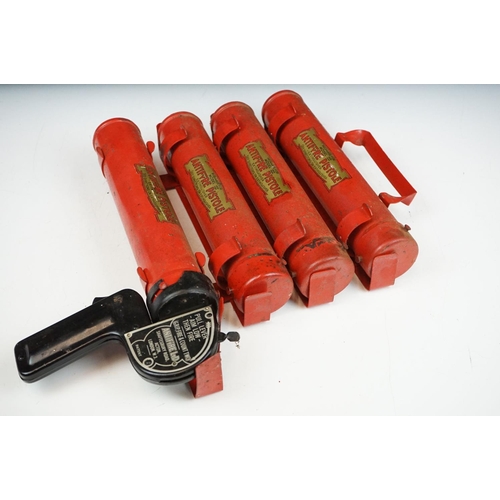 167 - WWII second world war era antifyre pistole model III fire extinguisher having four cannisters. Measu... 