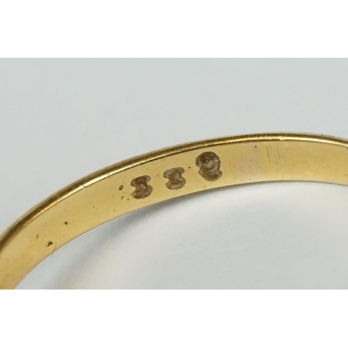 216 - A fully hallmarked 9ct gold band buckle ring together with a ladies 18ct gold dress ring.