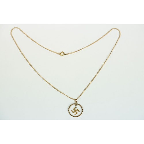 220 - An Edwardian 9ct gold 'Good Luck' pendant and chain link necklace.