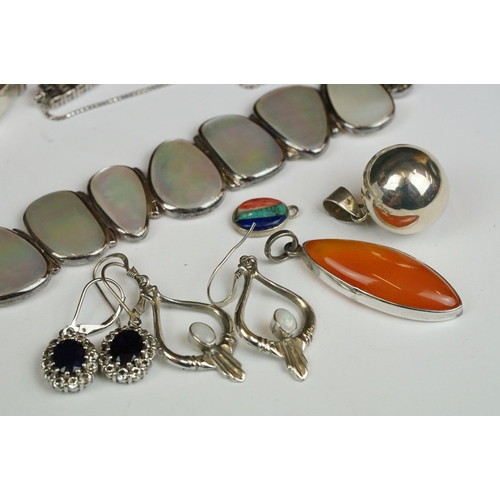 224 - A collection of 925 sterling silver jewellery to include necklaces, bracelets, earrings....etc.