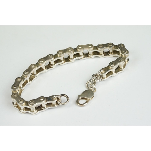 226 - A 925 sterling silver bracelet in the form of a motorcycle chain.