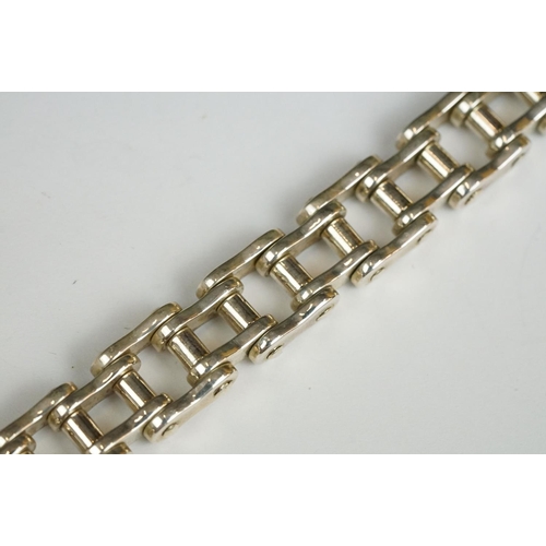 226 - A 925 sterling silver bracelet in the form of a motorcycle chain.