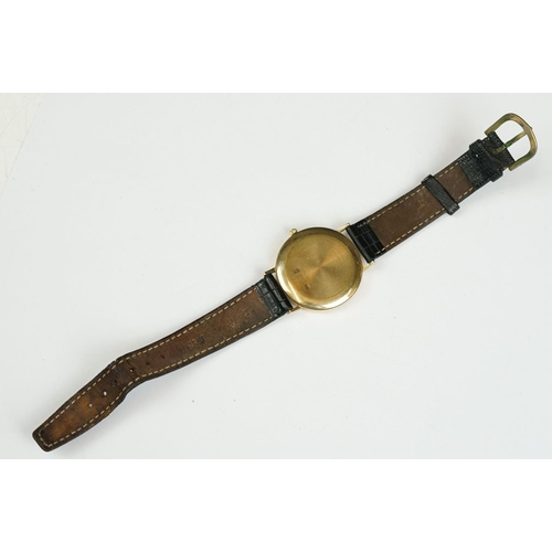 228A - A late 20th century 'Watches of Switzerland' 9ct gold cased quartz watch.