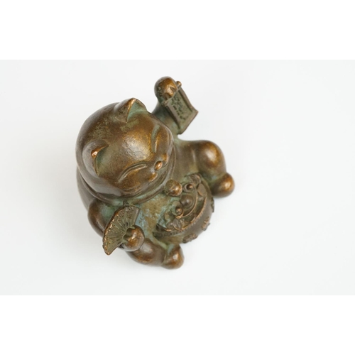 230 - An ornamental Japanese bronze 招き猫 / maneki-neko (waving / beckoning) lucky cat talisman.