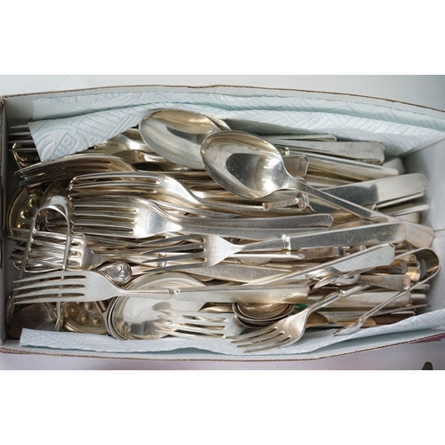 251 - A collection of mixed silver plated cutlery / flatware to include Mappin & Webb examples together wi... 