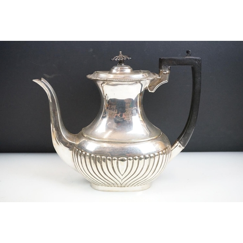 257 - A small collection metalware to include a silver plated coffee pot, sugar shaker, water jug and a pa... 