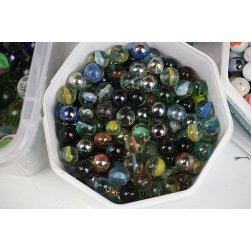 262 - A large collection of glass marbles of varying sizes and colours.