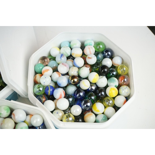 262 - A large collection of glass marbles of varying sizes and colours.