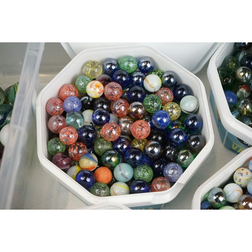 262 - A large collection of glass marbles of varying sizes and colours.