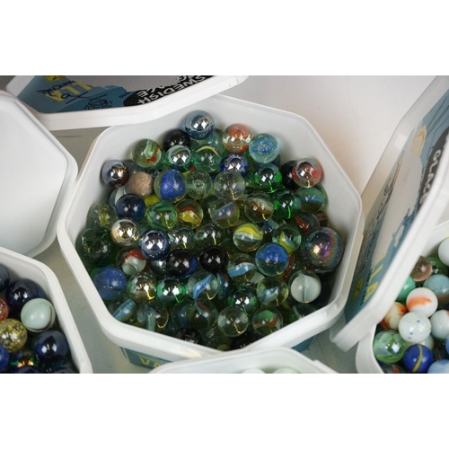 262 - A large collection of glass marbles of varying sizes and colours.