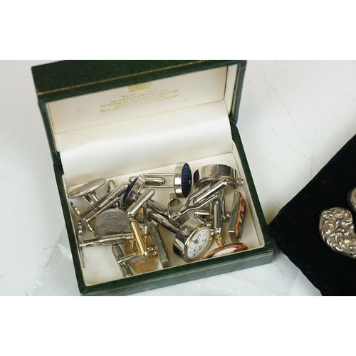 275 - A collection of jewellery to include 925 sterling silver examples together with hallmarked silver ma... 