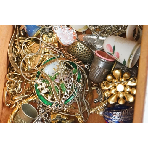 289 - Box of mixed items including silver jewellery