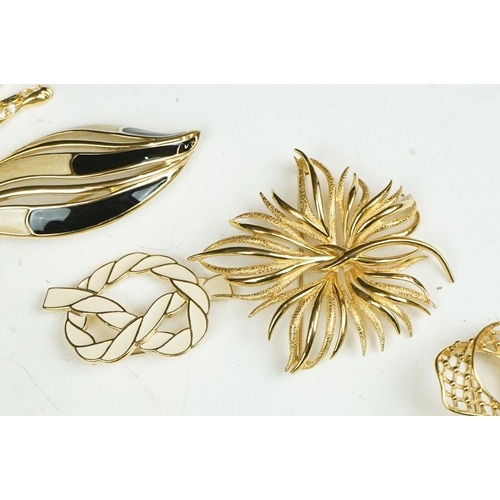 302 - A collection of contemporary gold tone costume jewellery to include brooches, necklaces and earrings... 