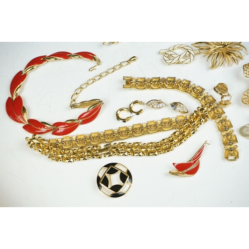 302 - A collection of contemporary gold tone costume jewellery to include brooches, necklaces and earrings... 