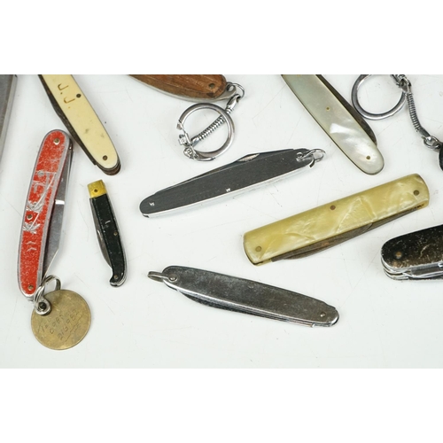 303 - A collection of vintage and contemporary pocket penknives.