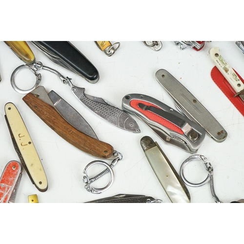 303 - A collection of vintage and contemporary pocket penknives.