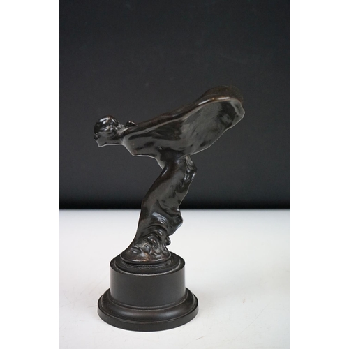 137 - A Rolls Royce style 'Spirit of Ecstasy' bronze car hood ornament, stands approx 17cm on base.