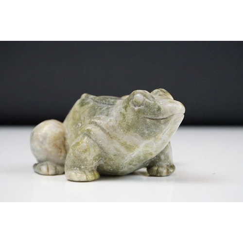 142 - A Canadian Inuit / Eskimo art carved soapstone ornamental seal together with a frog.