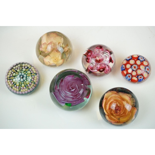 92 - Assorted 20th Century glassware to include Murano animals and an assortment of glass paperweights (a... 