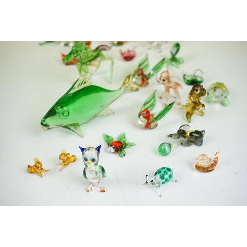 92 - Assorted 20th Century glassware to include Murano animals and an assortment of glass paperweights (a... 