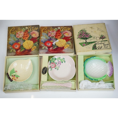 99 - Carlton Ware - An assortment of art deco ceramics to include boxed dishes with matching ceramic kniv... 