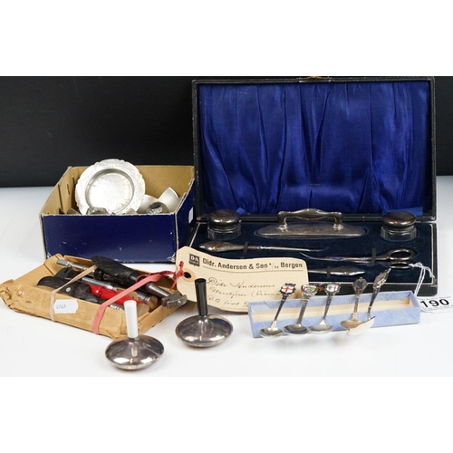 190 - A group of mixed collectables to include a fully hallmarked sterling silver vanity set within fitted... 