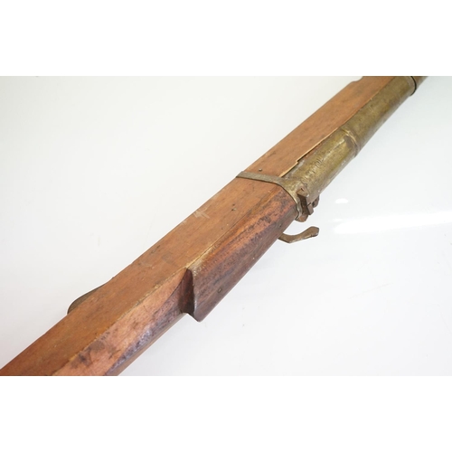 114 - An antique Rampart gun, measures approx 229cm in length.