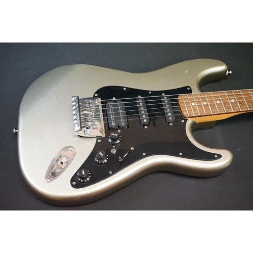 1047 - Guitar - Marlin Sidewinder strat style electric guitar.  Comes with Gibson branded gig bag