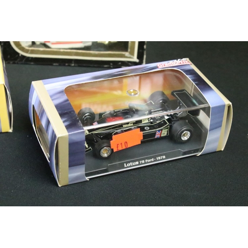 1104 - 29 Boxed diecast models, to include Franklin Mint, Revell, Corgi, Burago, Maisto, MC Toy etc, featur... 