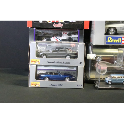 1104 - 29 Boxed diecast models, to include Franklin Mint, Revell, Corgi, Burago, Maisto, MC Toy etc, featur... 