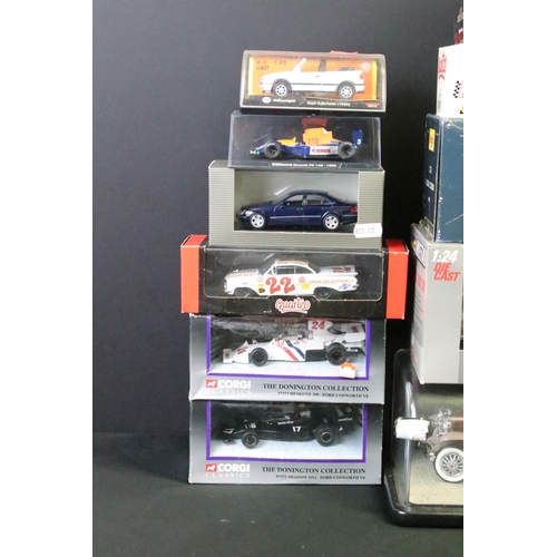 1104 - 29 Boxed diecast models, to include Franklin Mint, Revell, Corgi, Burago, Maisto, MC Toy etc, featur... 