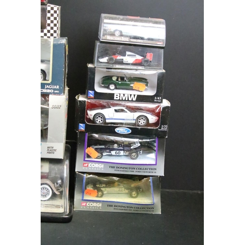 1104 - 29 Boxed diecast models, to include Franklin Mint, Revell, Corgi, Burago, Maisto, MC Toy etc, featur... 