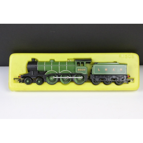 52 - Five boxed Hornby / Triang OO gauge locomotives to include R761 GWR Kneller Hall, R165 GWR 0-6-0 PT ... 