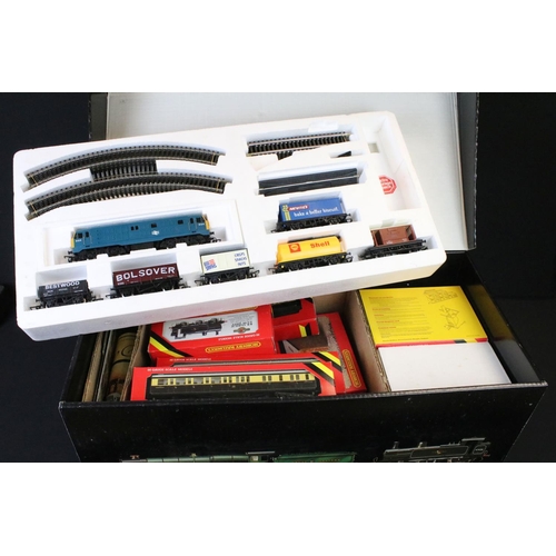 54 - Boxed Hornby OO gauge R793 King Size Set, set appears very close to complete with boxed GWR King Cla... 