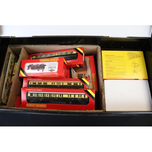 54 - Boxed Hornby OO gauge R793 King Size Set, set appears very close to complete with boxed GWR King Cla... 