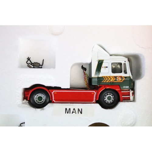 1039 - Boxed Corgi ltd edn 1/50 76901 Eddie Stobart 30th Anniversary diecast set plus a boxed Corgi Deluxe ... 