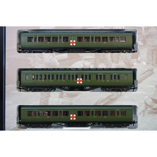 1 - Boxed Bachmann OO gauge Special Commemorative Edition 30325 First World War Ambulance Train No 40 se... 