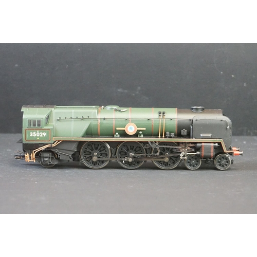 11 - Boxed Hornby OO gauge NRM National Railway Museum R2294 BR 4-6-2 Merchant Navy Class Ellerman Lines ... 