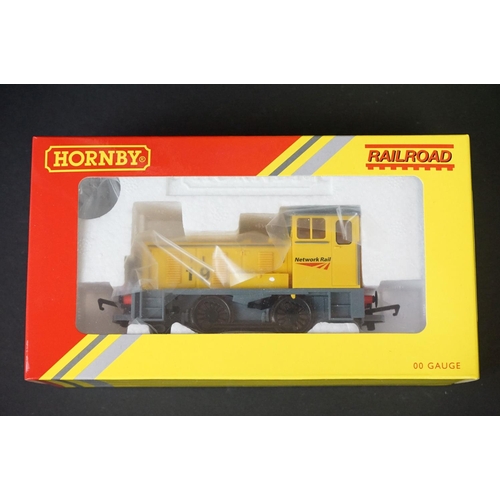 13 - Five boxed Hornby Railroad OO gauge items to include R2670 Train Pack, R4526 Operating Mail Coach an... 