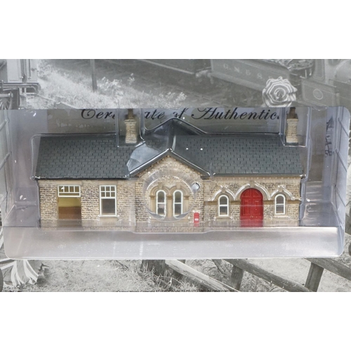 2 - Boxed Bachmann OO gauge Special Collectors Edition 30575 The Railway Children set, complete