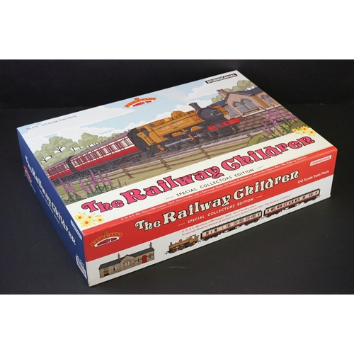 2 - Boxed Bachmann OO gauge Special Collectors Edition 30575 The Railway Children set, complete