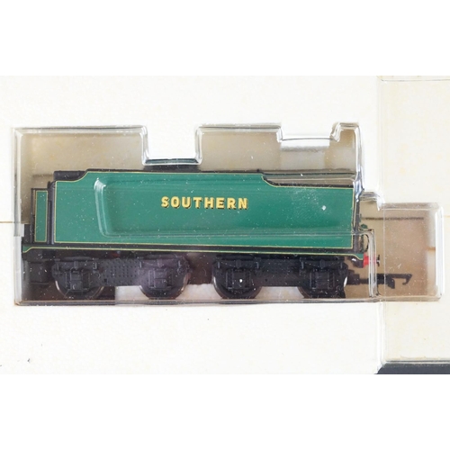 24 - Three boxed Hornby OO gauge Super Detail locomotives to include 2 x R2625 SR 0-4-0T Class M7 locomot... 