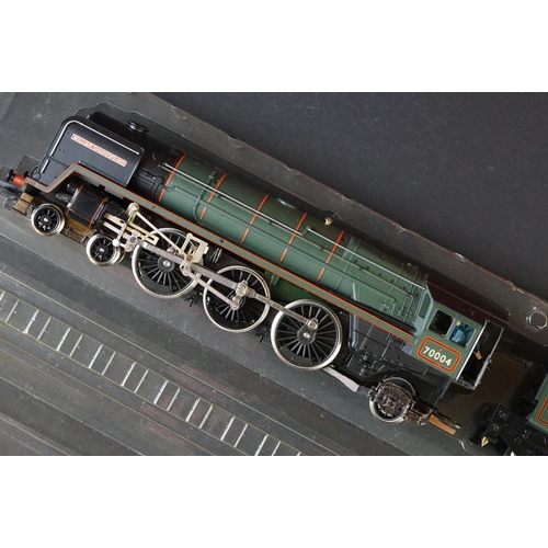 35 - Four boxed Hornby OO gauge locomotives to include R329 BR 4-6-2 Loco William Shakespeare, R392 GWR C... 